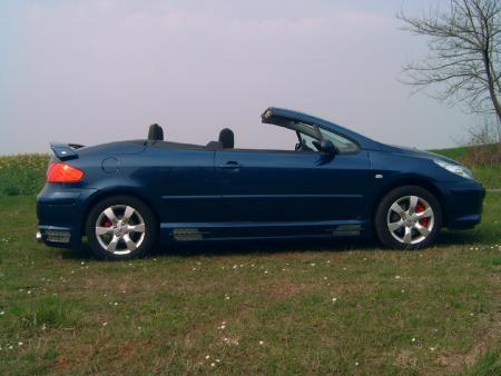 ma 307 cc avec le tout en cabriolet vu de coté